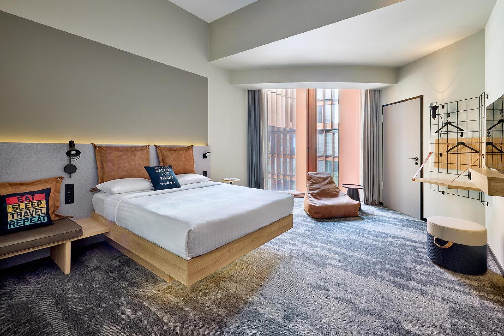 Hotel Moxy Luxembourg Airport Niederanven Exterior foto