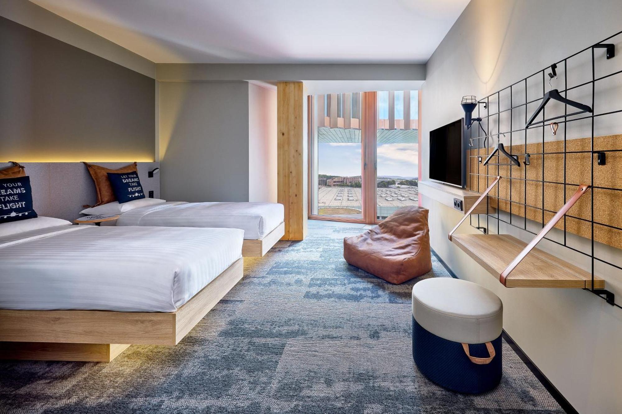 Hotel Moxy Luxembourg Airport Niederanven Exterior foto