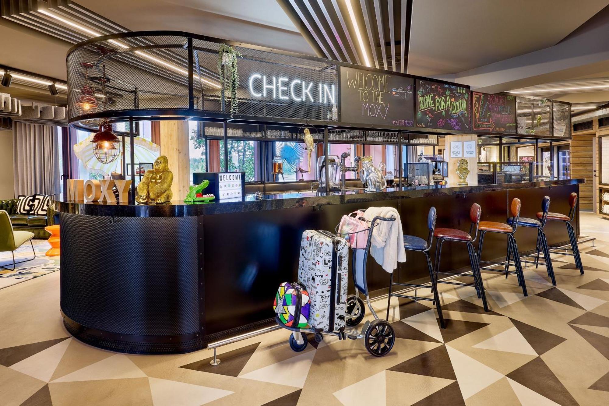Hotel Moxy Luxembourg Airport Niederanven Exterior foto