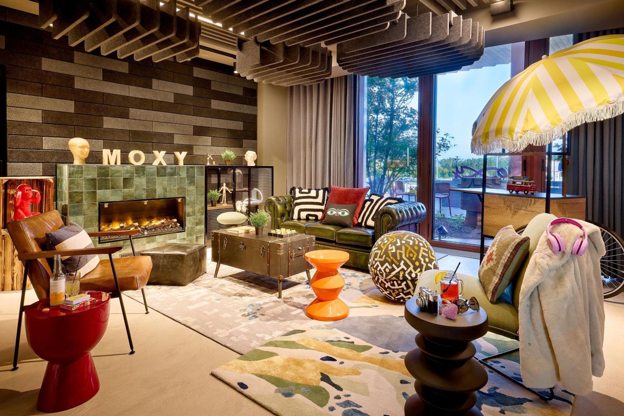 Hotel Moxy Luxembourg Airport Niederanven Exterior foto