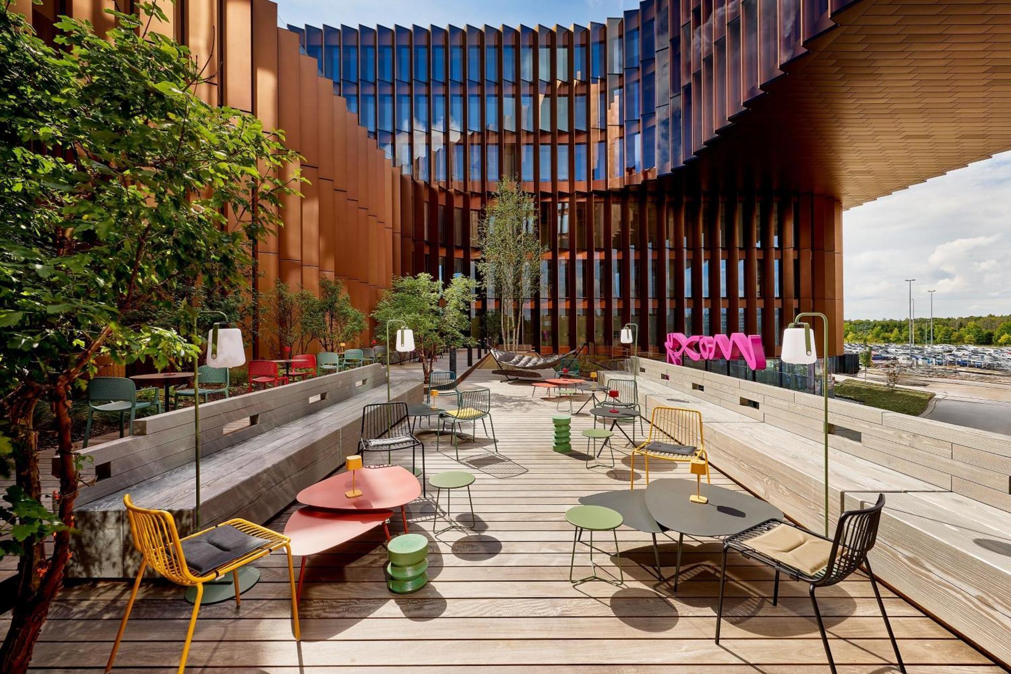 Hotel Moxy Luxembourg Airport Niederanven Exterior foto