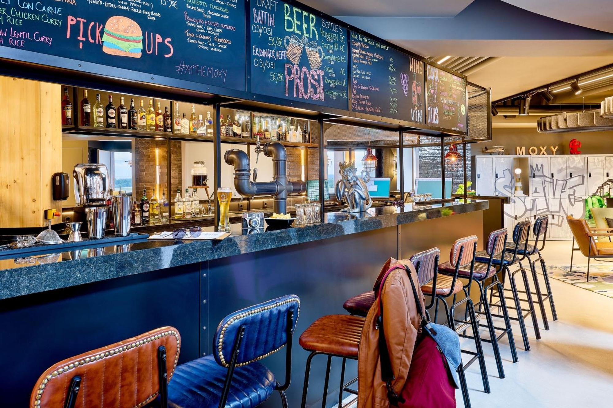 Hotel Moxy Luxembourg Airport Niederanven Exterior foto