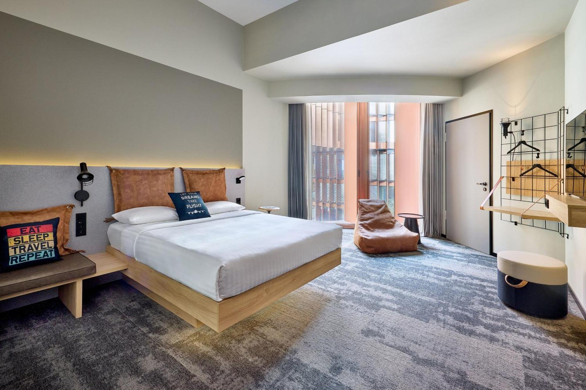 Hotel Moxy Luxembourg Airport Niederanven Exterior foto